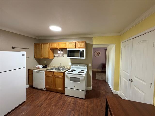 Building Photo - 979 W Pecan St