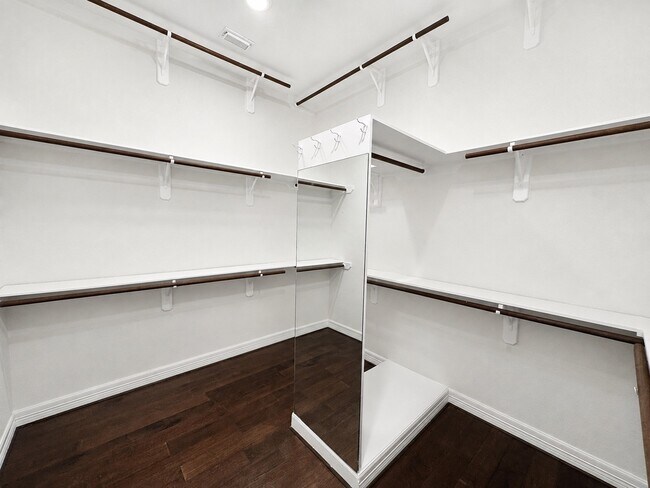 Building Photo - 3301 Elm Creek Dr