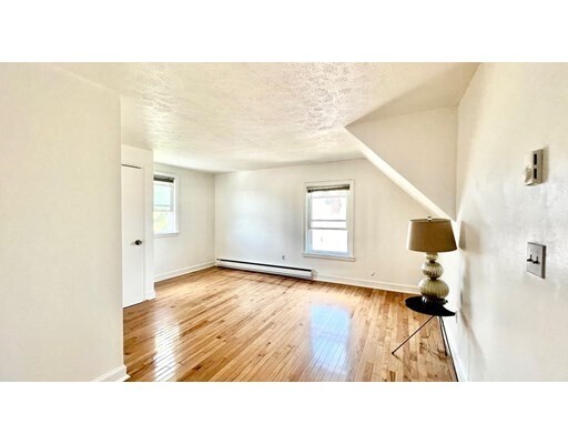 Building Photo - 92 Elm Ave