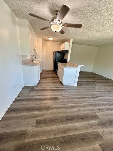 Building Photo - 685 E Vista Chino