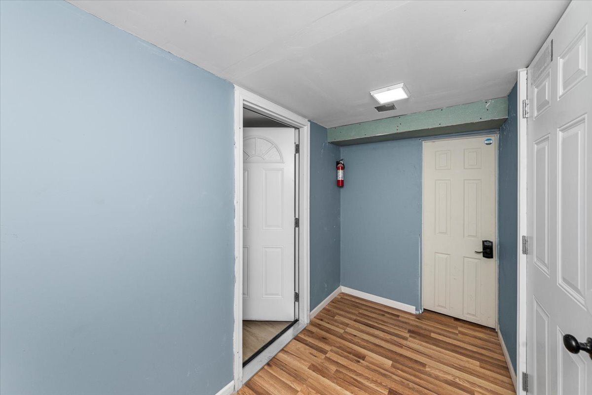 Building Photo - 5639 N Artesian Ave