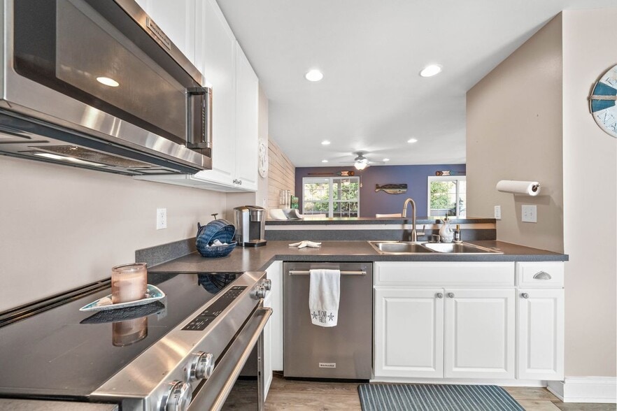 Building Photo - 17293 Queen Anne Way