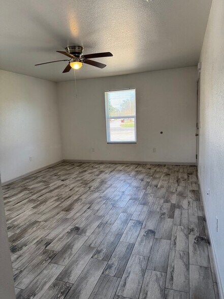 Building Photo - 3393 Green Briar Cir