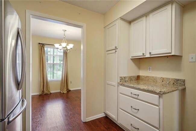 Building Photo - 2716 Whitney Pl