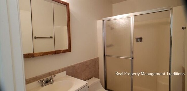 Building Photo - Cute 3 + 2 in Palmdale