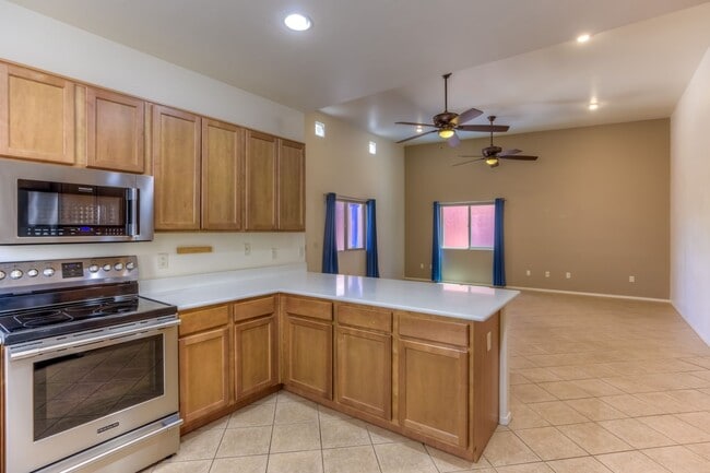 Building Photo - Eastside Barrio Style Home