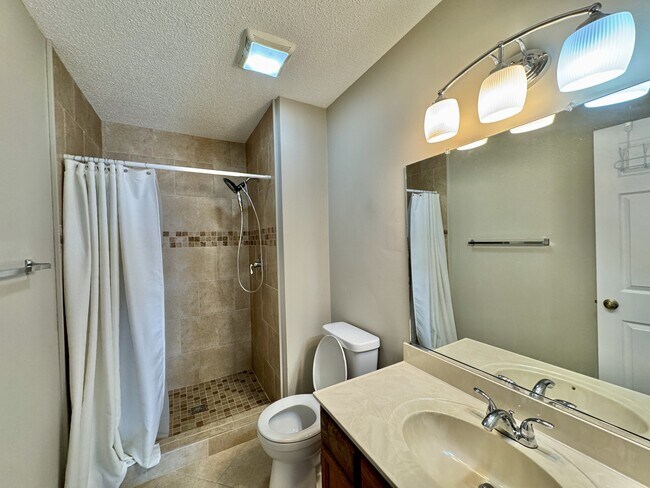 Building Photo - 205 Chota View Cir