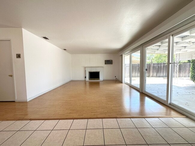 Building Photo - 3 bedroom 1 bathroom home located in Sacra...