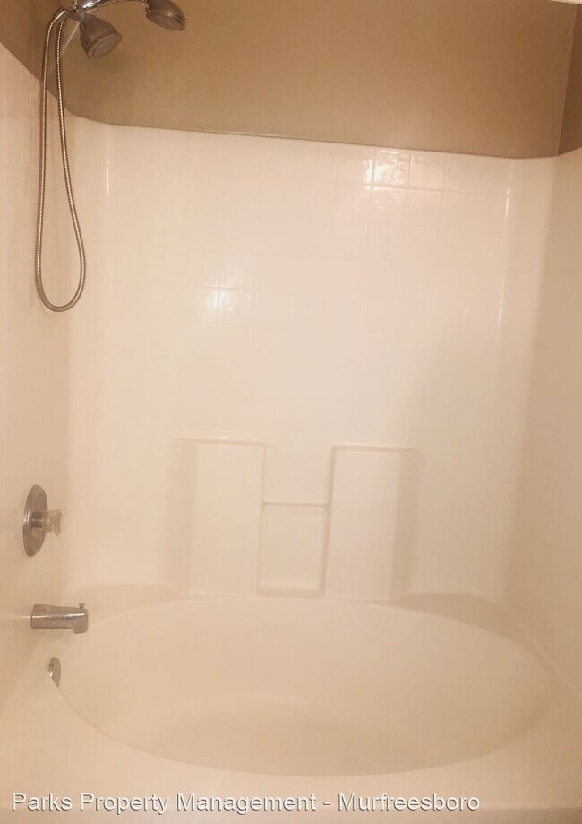 Building Photo - 2 br, 2.5 bath House - 951 Seven Oaks Blvd