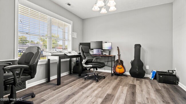 Building Photo - 706 Ironwood Dr