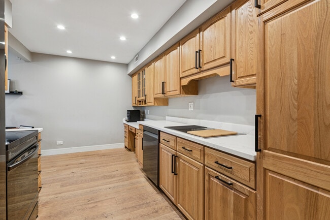 Building Photo - 837 Pahl Rd