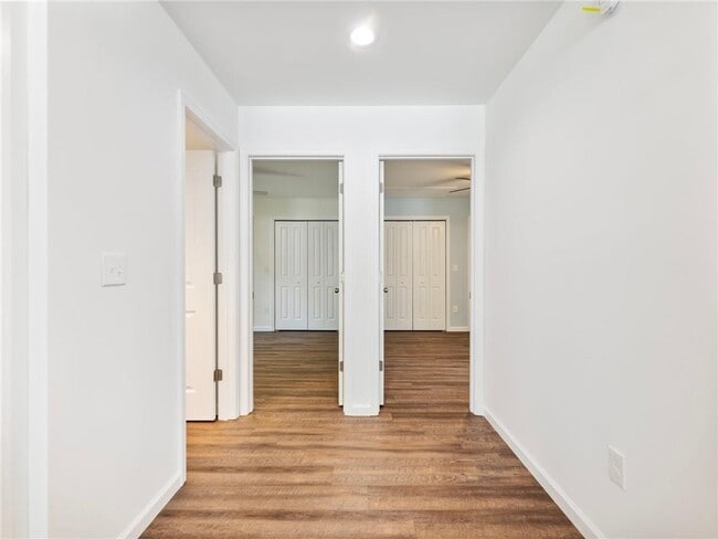 Building Photo - 8083 Beachwood Dr