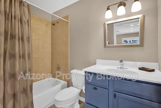 Building Photo - 5610 W Grovers Ave