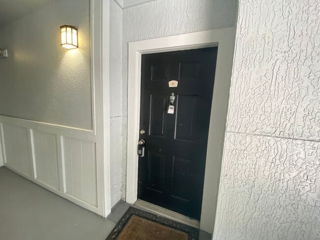 Building Photo - Downtown stunner! 1-Bed / 1-Bath in the Gr...