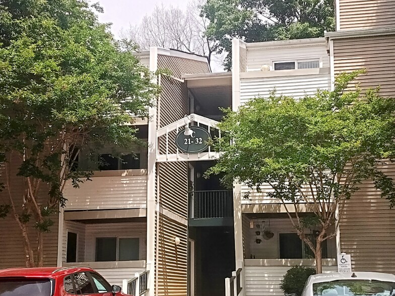 Building Photo - 600 Reusens Rd
