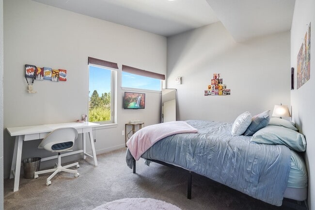 Building Photo - Beautiful 4 Bed, 3.5 Bath Rental Home in C...