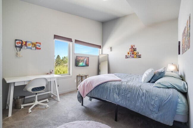 Building Photo - Beautiful 4 Bed, 3.5 Bath Rental Home in Central Beaverton Neighborhood!