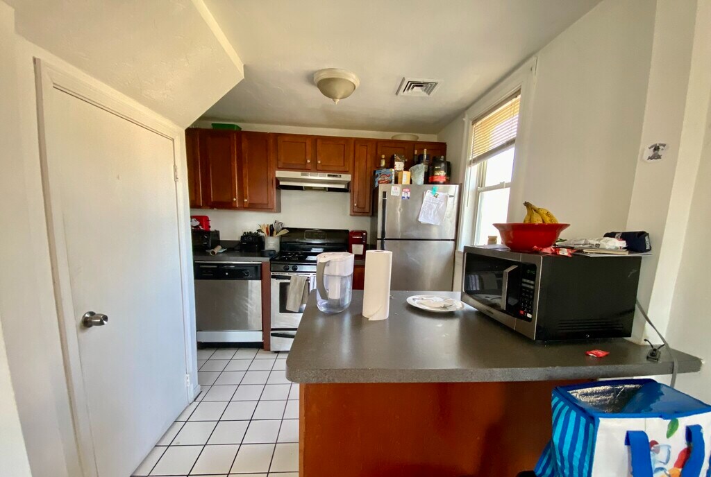 Building Photo - 99 Sheridan St