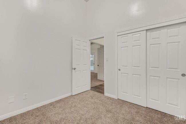 Building Photo - 14004 Las Entradas - Gorgeous NW remodeled...
