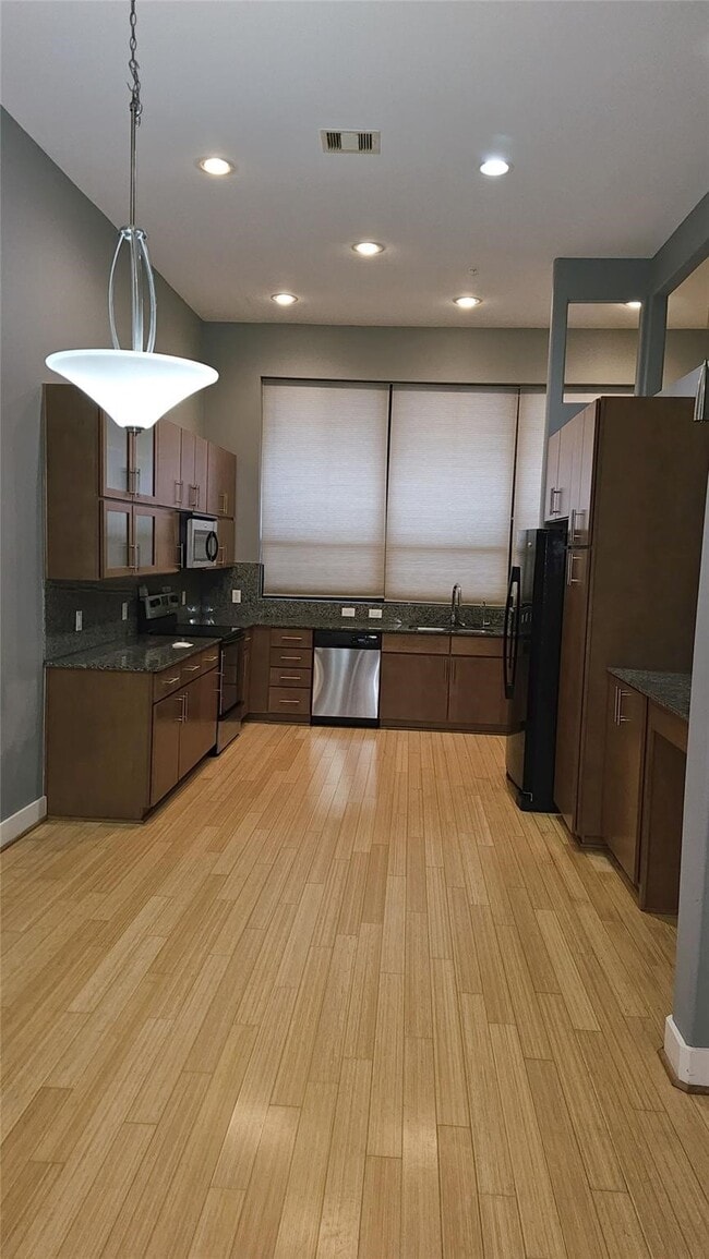 Building Photo - 2301 Camden Dr