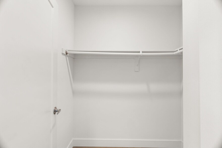 Building Photo - 11637 Kittridge St