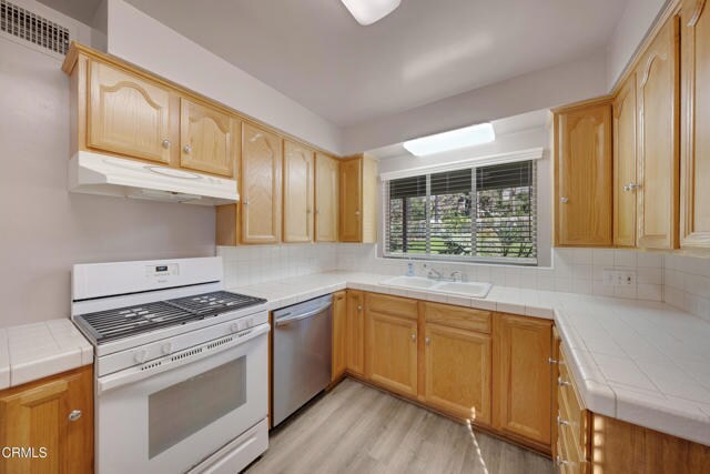 Building Photo - 631 Deodara Dr