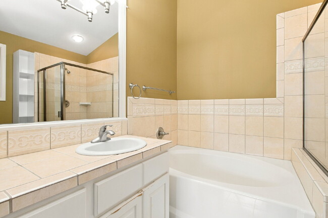 Building Photo - Gorgeous 3-Bed Capitol Hill Townhome with A/C, Garage & Partial Furnishings!- Available NOW FOR RENT