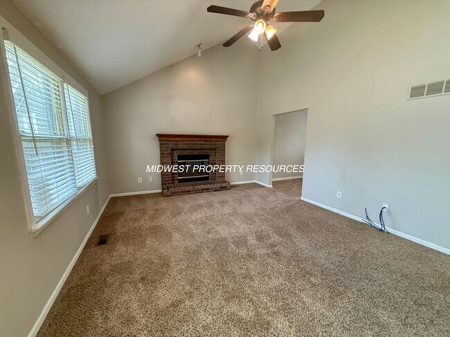 Building Photo - 2421 NE Carousel Cir