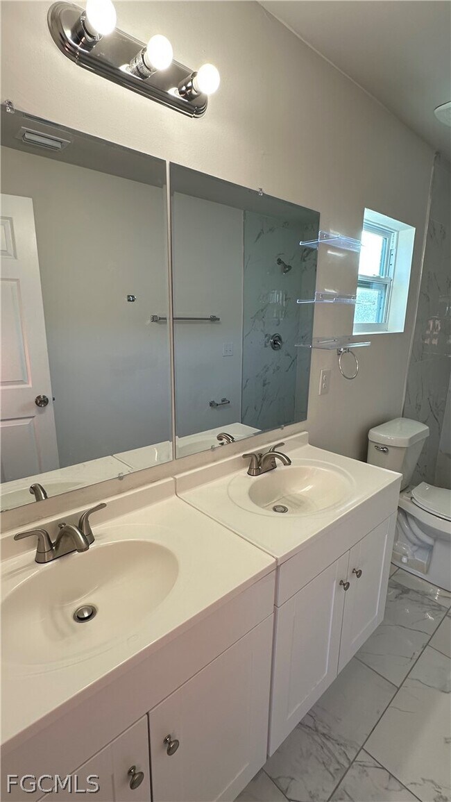 Building Photo - 3303 SW 15th Pl