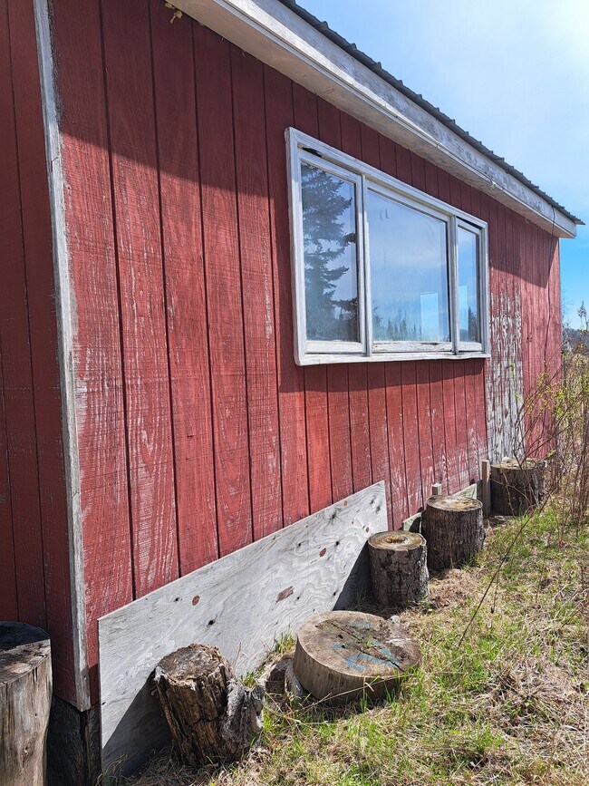 Building Photo - 9374 Alango Rd