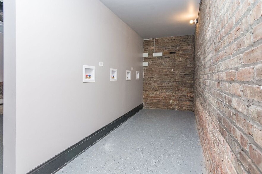 Building Photo - 6711 S Cregier Ave