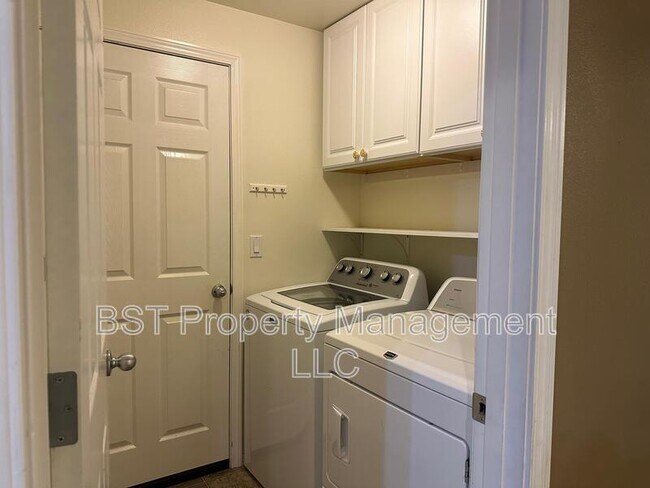 Building Photo - 6913 Owl Dr SE