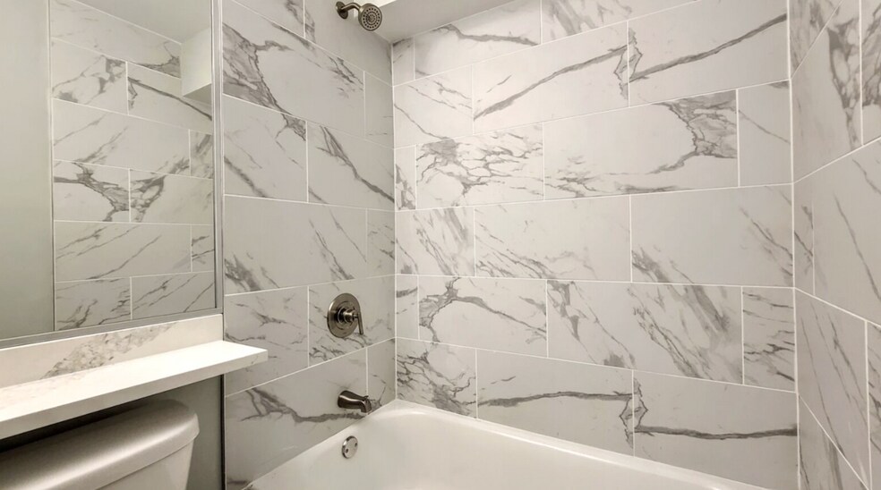 Building Photo - 456 W Barry Ave