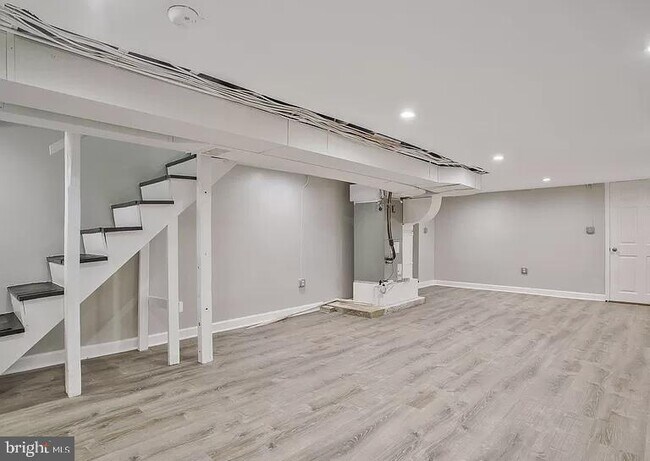 Building Photo - 8700 Maple Ave
