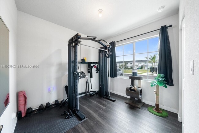 Building Photo - 1050 W Davis Pkwy