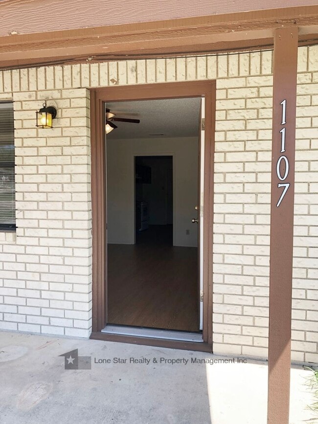 Building Photo - 1107 White Ave