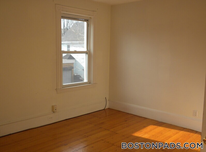 Building Photo - 339 Centre St