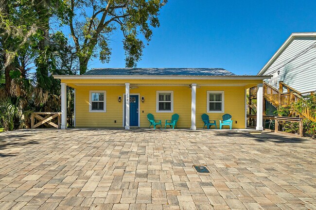 Building Photo - 104 Cedar St