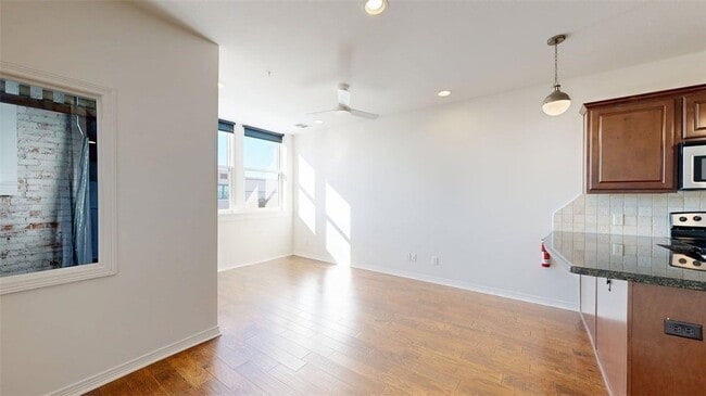 Building Photo - 206 N Main St