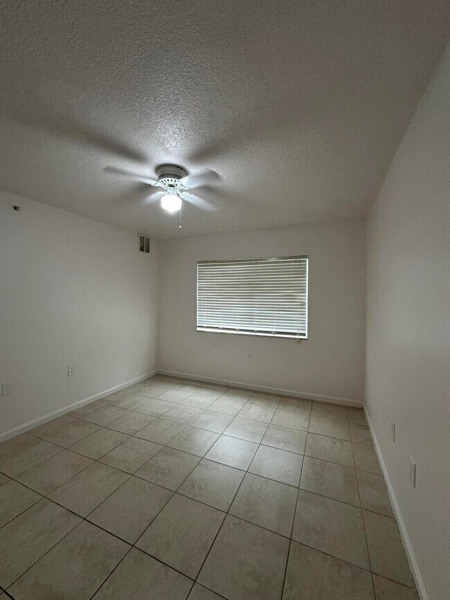 Building Photo - 301 SW Palm Dr