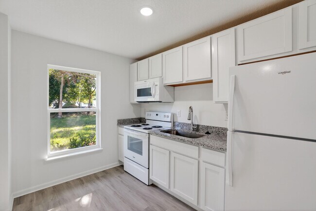 Building Photo - 1115 F Ave