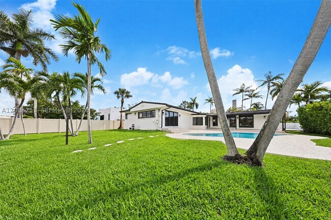 Building Photo - 536 Hibiscus Dr
