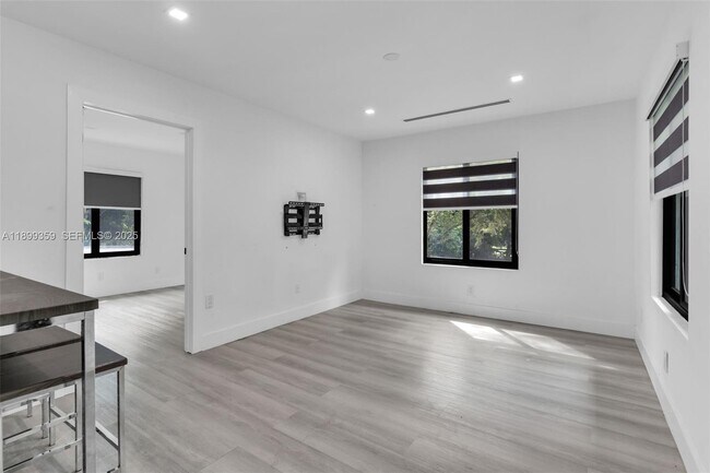 Building Photo - 23175 Naranja Rd