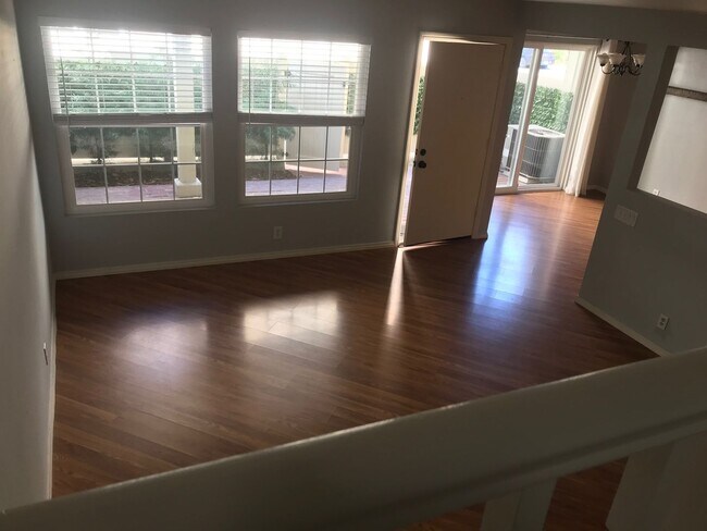 Building Photo - 2 BEDROOM/2BATH TOWN HOUSE STYLE CONDO IN ...