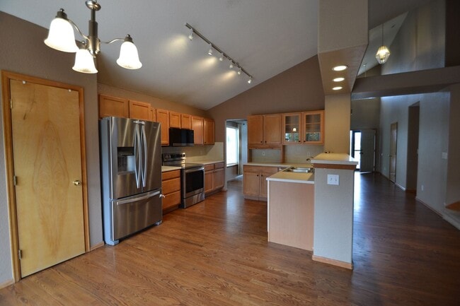 Building Photo - 4879 Jedediah Smith Rd