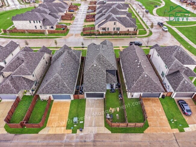 Building Photo - Spacious 4-Bedroom Home with 2-Car Garage & Resort-Style Community Amenities