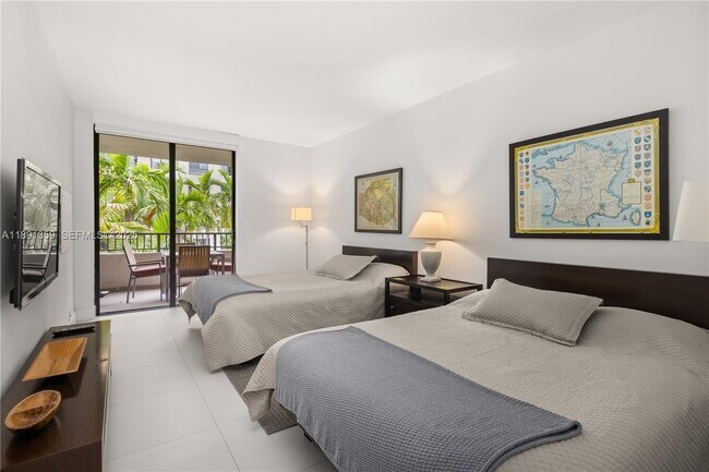 Building Photo - 101 Crandon Blvd