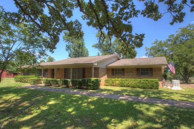 Primary Photo - 303 Clements Rd