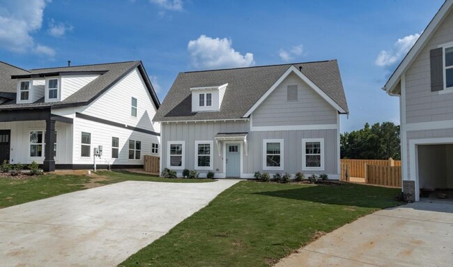 Building Photo - Single Family Home With Spacious Backyard