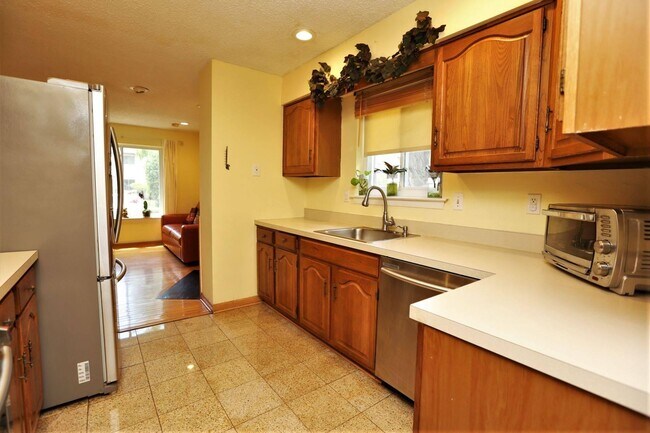 Building Photo - 181 Thoreau Dr